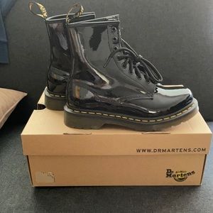 New Dr. Martens Women’s size 6 Lace Up Boots